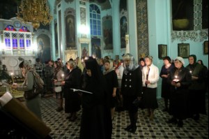 Митрополит Лонгин совершил утреню с Чином погребения
