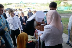 Божественная литургия в храме в честь Покрова Пресвятой Богородицы села Сокур Татищевского района
