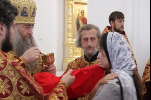 Божественная литургия в храме во имя святого великомученика Георгия Победоносца микрорайона Солнечный города Саратова
