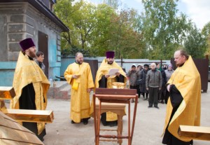 Совершено освящение крестов и куполов строящегося храма во имя святого благоверного князя Михаила Черниговского и боярина его Феодора г. Саратова
