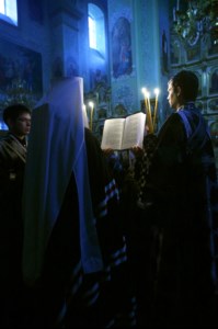 Великое повечерие с чтением канона преподобного Андрея Критского в храме в честь Покрова Пресвятой Богородицы г. Саратова