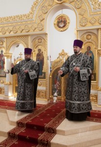 Литургия Преждеосвященных Даров, малое повечерие, утреня и первый час на Архиерейском подворье — храме во имя святых равноапостольных Кирилла и Мефодия при СГУ