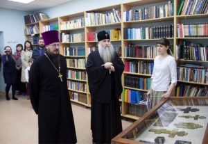 В Хвалынске открылась выставка, посвященная 70-летию возобновления приходской жизни