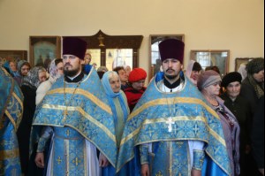 Вечерня в соединении с Божественной литургией свт. Иоанна Златоуста в храме в честь Благовещения Пресвятой Богородицы г.Вольска