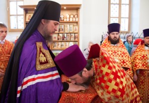 Божественная литургия на Архиерейском подворье — храме во имя святых равноапостольных Мефодия и Кирилла при СГУ в день памяти святых братьев