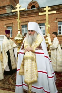 Митрополит Лонгин совершил чин освящения крестов и куполов строящегося храма во имя новомучеников и исповедников Саратовских г. Саратова
