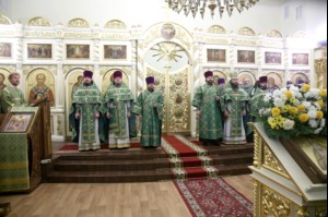 Божественная литургия на Архиерейском подворье — храме во имя преподобного Серафима Саровского г.Саратова