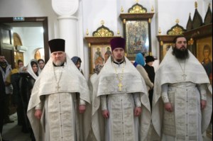 Божественная литургия на Архиерейском подворье — храме в честь иконы Божией Матери «Утоли моя печали» г. Саратова