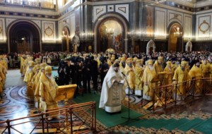 Митрополит Лонгин сослужил Святейшему Патриарху Кириллу на Литургии в кафедральном соборном Храме Христа Спасителя