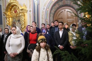 Митрополит Лонгин совершил Рождественское ночное богослужение