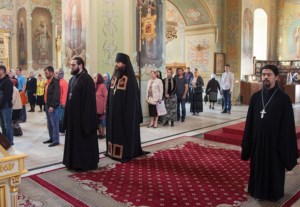 Всенощное бдение в храме в честь Покрова Пресвятой Богородицы г.Саратова