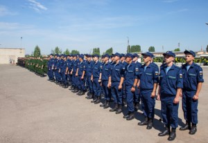 Священник благословил новобранцев перед отправкой на воинскую службу