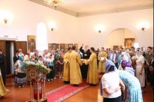 Божественная литургия в храме в честь Покрова Пресвятой Богородицы р.п. Новые Бурасы