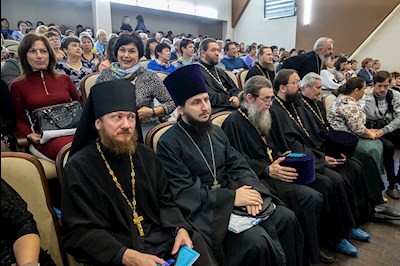 Митрополит Лонгин принял участие в пленарном заседании Покровских образовательных чтений