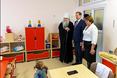 Митрополит Лонгин освятил новое здание детского сада в Татищево