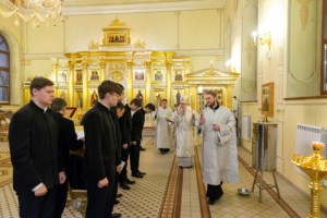Царские часы и Изобразительны на Архиерейском подворье — в храме во имя святого апостола и евангелиста Иоанна Богослова при Саратовской православной духовной семинарии г. Саратова