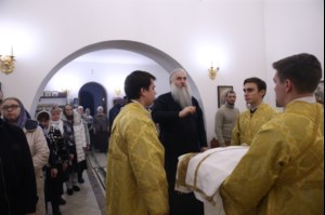 Божественная литургия в храме святителя Иоанна Златоуста в п. Зональный г.Саратова