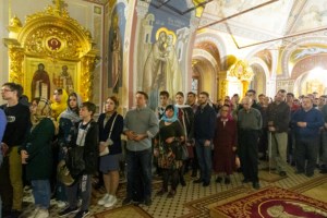 Митрополит Лонгин совершил пасхальное богослужение
