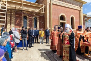 Митрополит Лонгин освятил колокола Свято-Никольского храма села Октябрьский Городок