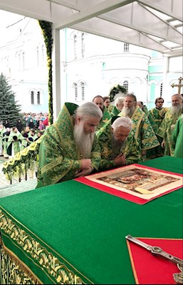 Божественная литургия на соборной площади Серафимо-Дивеевского монастыря