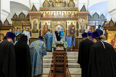 Божественная литургия на Архиерейском подворье – в храме в честь иконы Божией Матери «Утоли моя печали» г. Саратова