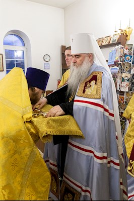 Божественная литургия в храме в честь святителя Иоанна Златоуста в п. Зональный г. Саратова