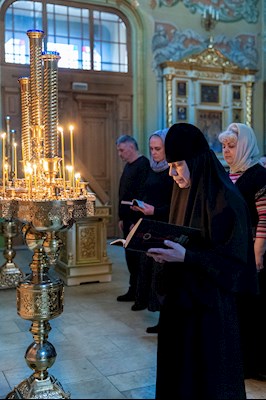 Великое повечерие с чтением канона преподобного Андрея Критского в Покровском храме г. Саратова