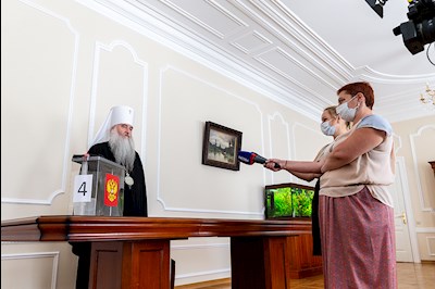 Митрополит Лонгин принял участие в голосовании по поправкам к Конституции Российской Федерации