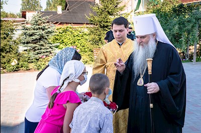 Божественная литургия в храме во имя святых первоверховных апостолов Петра и Павла г. Аткарска