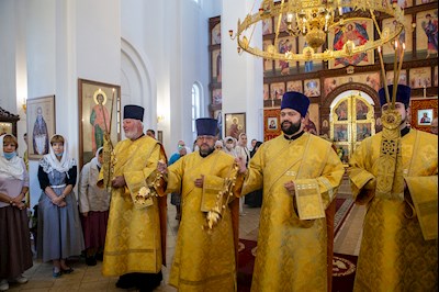 Божественная литургия в храме в честь Нерукотворного Образа Спасителя г .Саратова