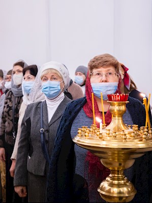 Митрополит Игнатий совершил Божественную литургию в Петропавловском храме Саратова