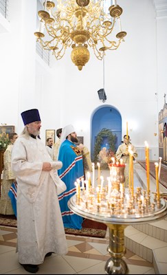 Митрополит Игнатий совершил Божественную литургию в Петропавловском храме г. Саратова