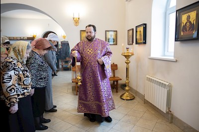 Митрополит Игнатий совершил Божественную литургию в храме святителя Иоанна Златоуста в п. Зональный г. Саратова