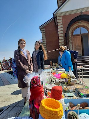 Приход храма в поселке Дубки провел благотворительную ярмарку