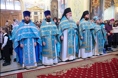 Митрополит Саратовский и Вольский Игнатий совершил вечерню в соединении с Литургией Иоанна Златоуста в Покровском соборе г. Саратова
