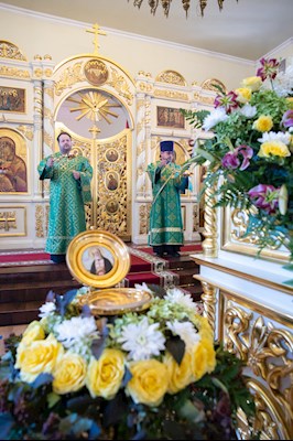 Митрополит Игнатий совершил Божественную литургию в храме преподобного Серафима Саровского г. Саратова