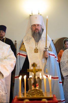 Совершена панихида по саратовским святителям