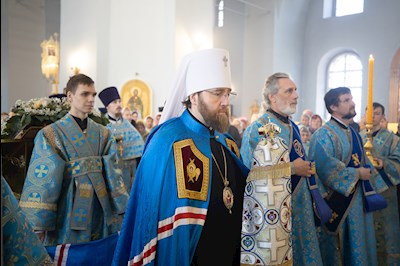 Митрополит Игнатий совершил Божественную литургию в Покровском храме г. Петровска