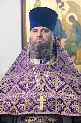 Митрополит Игнатий совершил Великое освящение Крестовоздвиженского подворья Свято-Алексиевского женского монастыря г. Саратова и Божественную литургию в новоосвященном храме