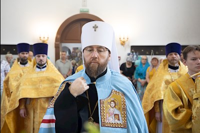 Митрополит Игнатий совершил Божественную литургию в храме в честь иконы Божией Матери «Всех скорбящих Радость» г. Саратова