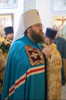 Митрополит Игнатий совершил Великое освящение храма святителя и Чудотворца Николая села Долгий Буерак Гагаринского района г. Саратова и Божественную литургию в новоосвященном храме