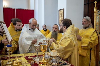 Митрополит Игнатий совершил Божественную литургию в Свято-Алексиевском женском монастыре г. Саратова