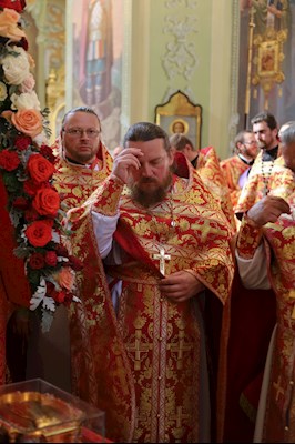 Епископ Тарасий совершил Божественную литургию в Покровском соборе г. Саратова, у ковчега с мощами святого великомученика Георгия Победоносца