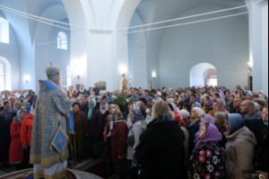 Божественная литургия в храме в честь Покрова Пресвятой Богородицы г.Петровска