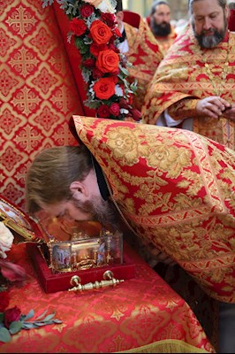 Епископ Тарасий совершил Божественную литургию в Покровском соборе г. Саратова, у ковчега с мощами святого великомученика Георгия Победоносца