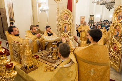 Митрополит Игнатий совершил Божественную литургию в соборном храме святителя Спиридона Тримифунтского г. Саратова