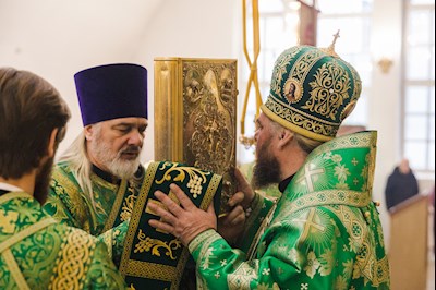 Архиереи Саратовской митрополии совершили Божественную литургию в соборном храме святого благоверного князя Александра Невского г. Ртищево