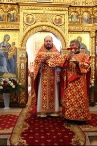 Митрополит Лонгин возглавил Литургию с сурдопереводом