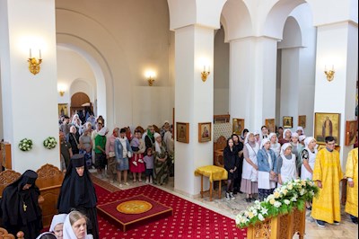 Митрополит Игнатий совершил Божественную литургию в Свято-Алексиевском женском монастыре г. Саратова