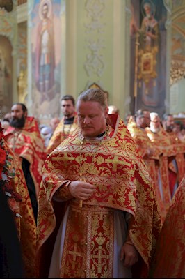 Епископ Тарасий совершил Божественную литургию в Покровском соборе г. Саратова, у ковчега с мощами святого великомученика Георгия Победоносца